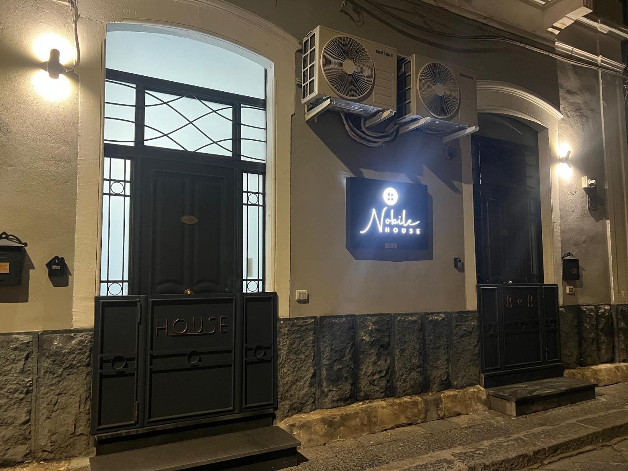 Nobilehouse Apartment Catania Bagian luar foto