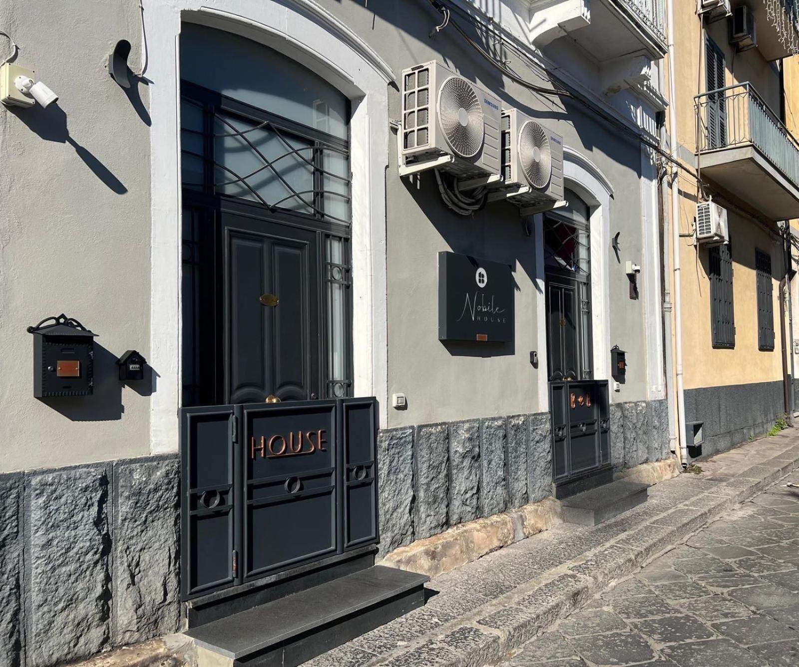 Nobilehouse Apartment Catania Bagian luar foto